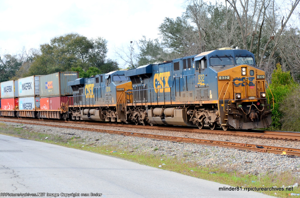 CSX 832